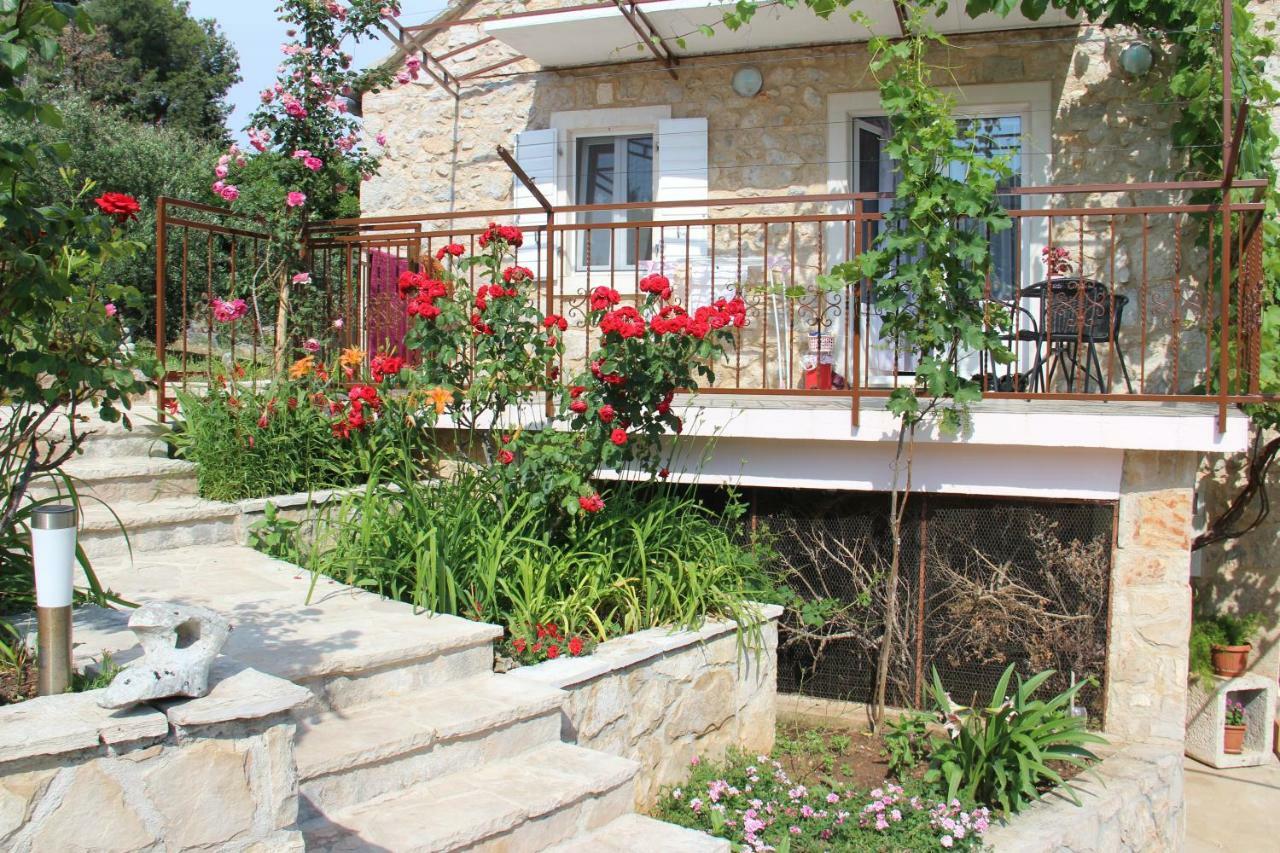 Apartmani Ivankovic Vrisnik Экстерьер фото