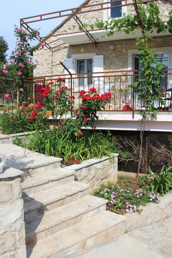Apartmani Ivankovic Vrisnik Экстерьер фото